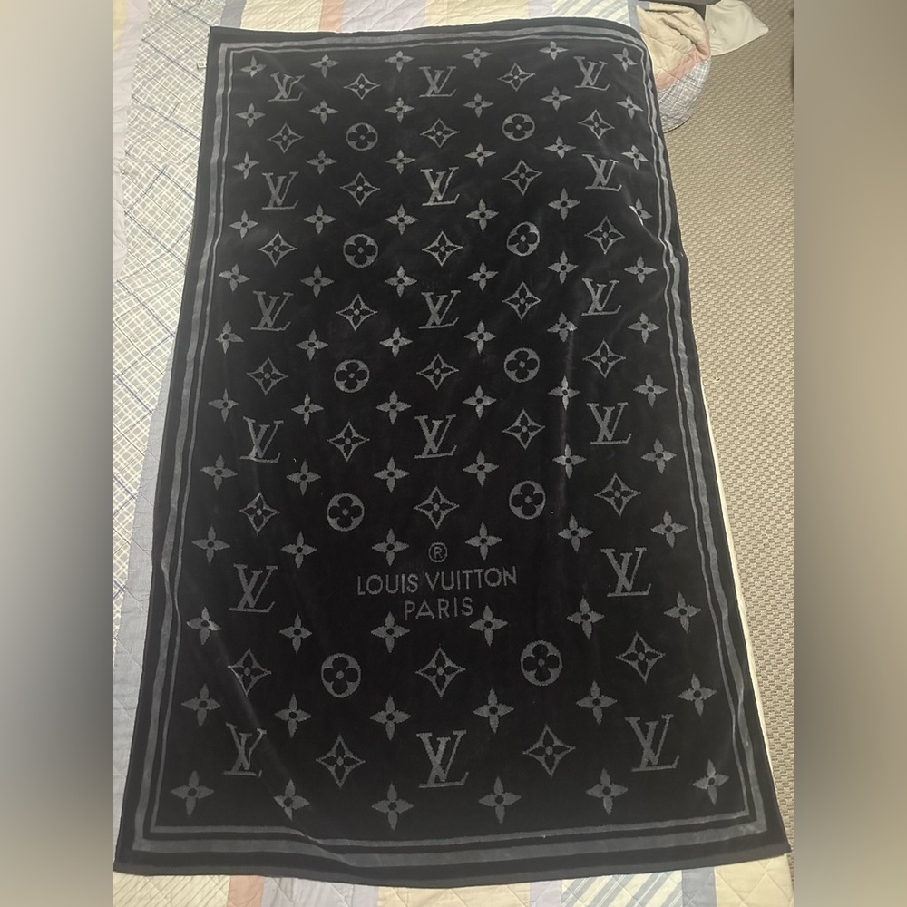 Louis Vuitton Gray and Black Towel